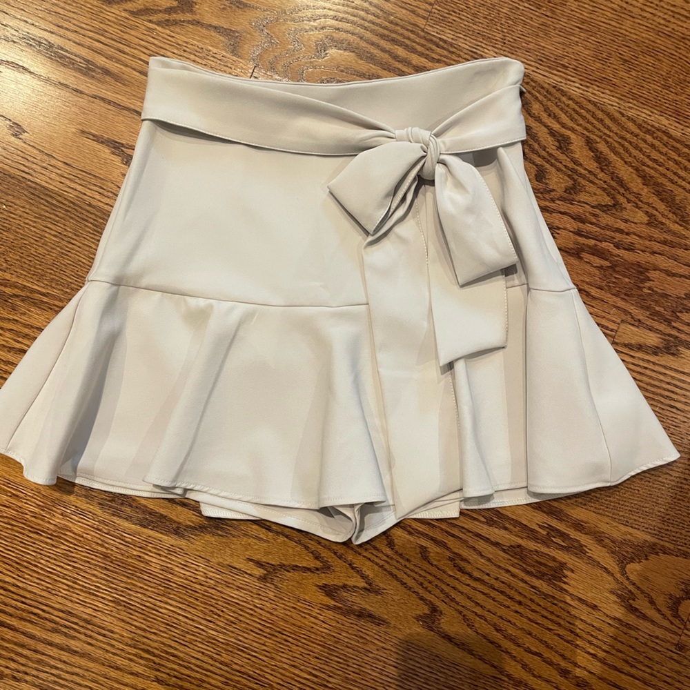 Zara ruffle hem skort